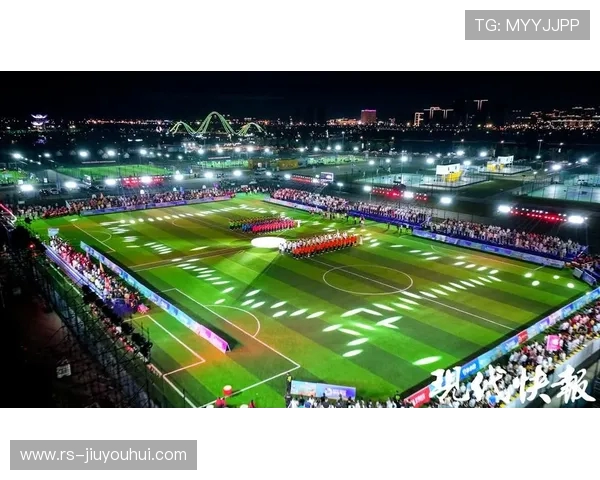 夜幕下闪耀的激情赛场迷你足球发光带来的无限魅力